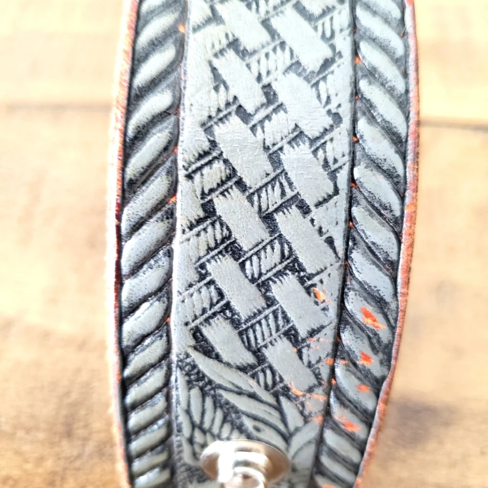 Bracelet - leather cuff - Picture 12 of 13